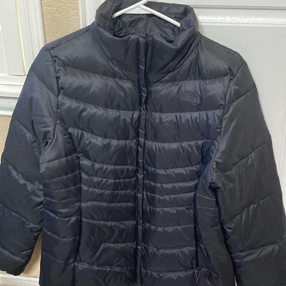 New with tags the north face women’s jacket size large.